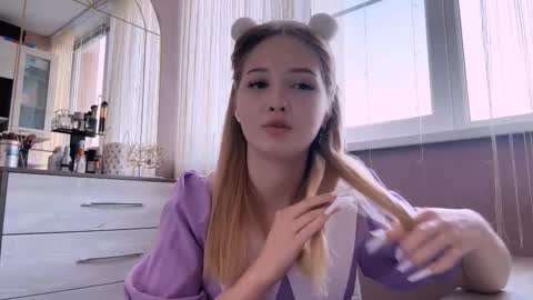 Mia online show from March 2026 02:54:02 PM