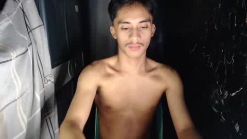 Snapshot of twink_hairyass69 chatting on December 2024 06:33:01 PM Aladin online show from December 2024 06:33:01 PM