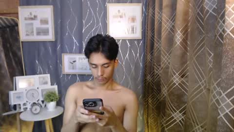 Snapshot of twink_hairyass69 chatting on December 2024 03:37:02 PM Aladin online show from December 2024 03:37:02 PM