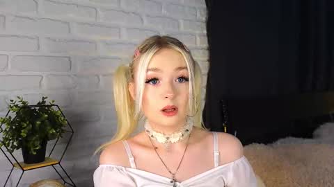 twinklefluff online show from October 2025 03:51:02 PM