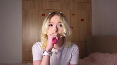 twinklefluff online show from February 2026 04:03:02 PM