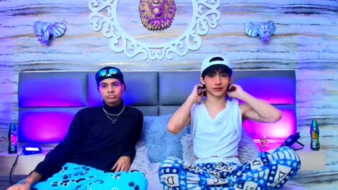 twinslovers_ online show from September 2025 07:59:01 PM