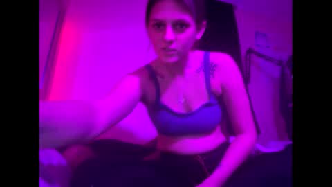 twizzler_twizzle online show from February 2026 06:59:02 PM