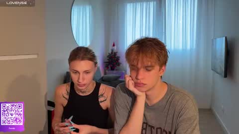 Molly and Nick online show from December 2025 04:01:01 PM