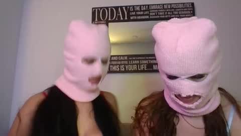 two girls one cam online show from March 2026 04:09:01 AM