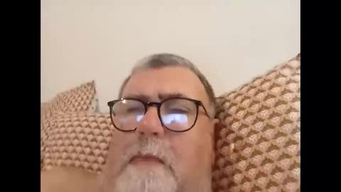 Snapshot of twohats2810 chatting on November 2025 06:22:02 PM twohats2810 online show from November 2025 06:22:02 PM