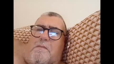 Snapshot of twohats2810 chatting on November 2025 10:03:02 PM twohats2810 online show from November 2025 10:03:02 PM