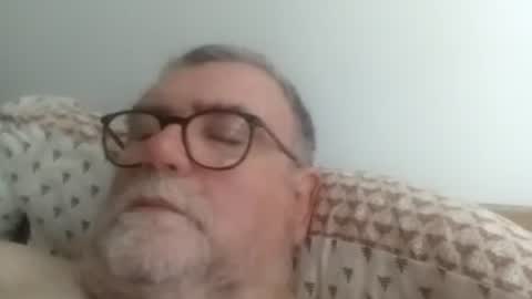 Snapshot of twohats2810 chatting on July 2026 10:32:02 AM twohats2810 online show from July 2026 10:32:02 AM