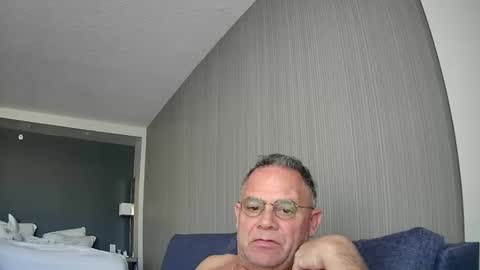 Twopeopleinlove online show from November 2025 03:14:02 PM