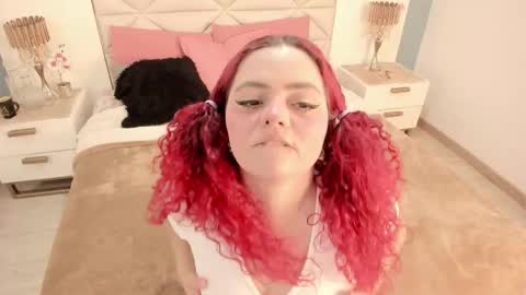 Snapshot of twwiiggy19 chatting on October 2025 08:09:02 PM Twiggy online show from October 2025 08:09:02 PM