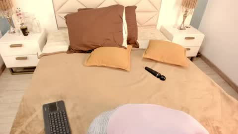 Twiggy online show from April 2026 08:47:01 PM