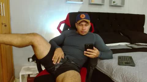 tyler_hank1 online show from November 2025 02:17:02 PM