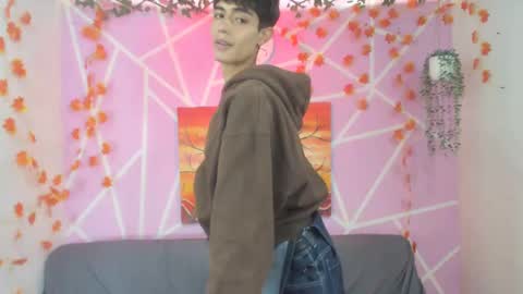 tylerhot2005 online show from November 2025 07:36:02 PM