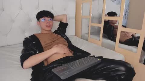 Tylhugedoom online show from January 2025 02:14:01 PM