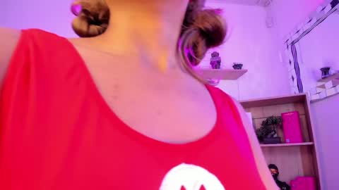 Snapshot of tylla__ chatting on May 2026 09:42:02 PM tylla__ online show from May 2026 09:42:02 PM