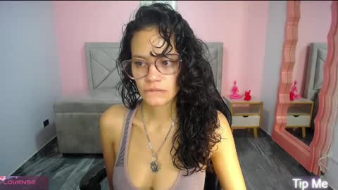 Snapshot of tyna_ch chatting on June 2026 01:02:01 PM TYNA online show from June 2026 01:02:01 PM