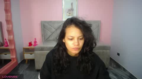 Snapshot of tyna_ch chatting on June 2026 12:39:01 PM TYNA online show from June 2026 12:39:01 PM