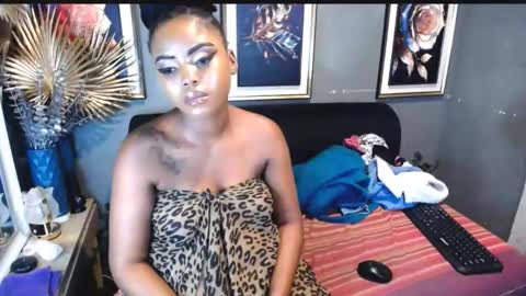 Snapshot of tyrabangz chatting on May 2026 06:44:01 AM Tyra online show from May 2026 06:44:01 AM