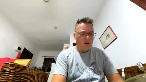 ueberdruck01 online show from October 2025 10:44:01 PM