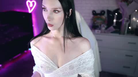 Izzy    online show from January 2025 10:39:02 AM