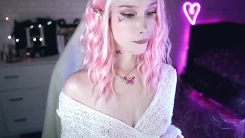 Izzy    online show from January 2025 04:54:01 PM