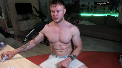 Snapshot of ukgymboy chatting on May 2026 08:10:02 PM James Iron online show from May 2026 08:10:02 PM