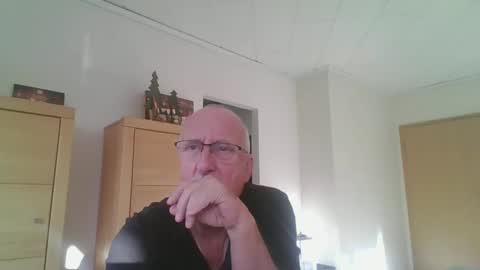 Snapshot of ulli44 chatting on December 2024 09:13:01 AM Ulrich online show from December 2024 09:13:01 AM