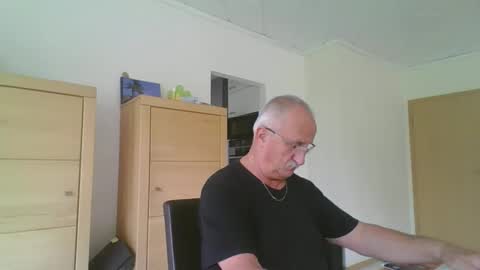 Snapshot of ulli44 chatting on May 2026 07:24:02 AM Ulrich online show from May 2026 07:24:02 AM