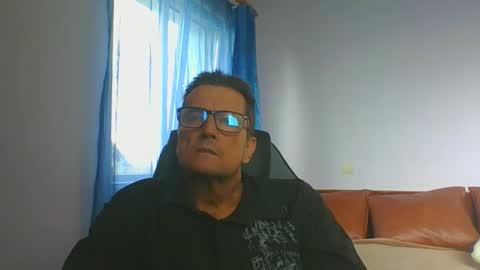 ulmeni4 online show from October 2025 01:11:01 PM