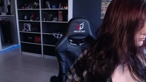 Julia online show from October 2025 04:37:02 AM