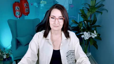 UnaTera online show from November 2025 09:10:01 AM