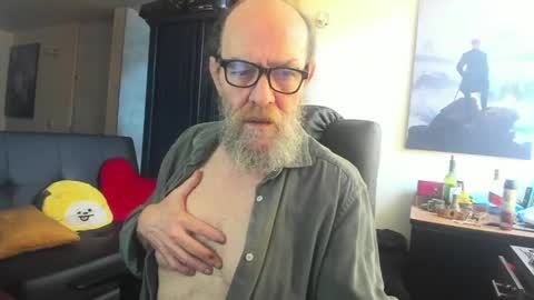 Snapshot of uncle_hottiecb chatting on June 2026 04:31:01 PM Uncle Hottie online show from June 2026 04:31:01 PM