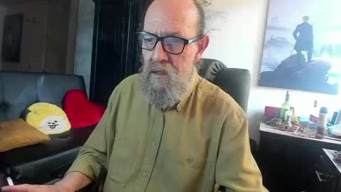 Snapshot of uncle_hottiecb chatting on June 2026 06:54:02 PM Uncle Hottie online show from June 2026 06:54:02 PM
