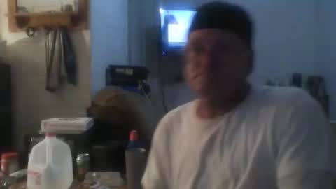 Snapshot of unclemuff chatting on February 2026 05:39:02 AM unclemuff online show from February 2026 05:39:02 AM