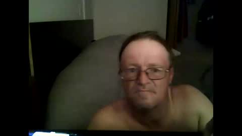 Snapshot of unclemuff chatting on May 2026 03:18:01 PM unclemuff online show from May 2026 03:18:01 PM