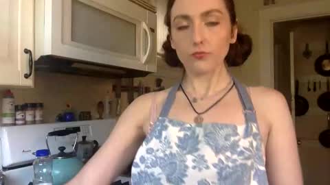 Lola Moonstone online show from November 2025 05:57:01 PM