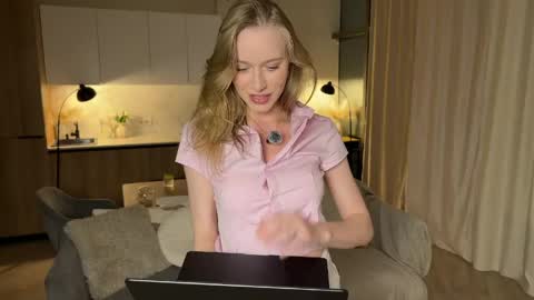 Snapshot of unnabella chatting on May 2026 07:32:01 PM UnnaBella online show from May 2026 07:32:01 PM