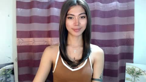 Snapshot of ur_extra_petite chatting on June 2026 01:13:01 PM online show from June 2026 01:13:01 PM