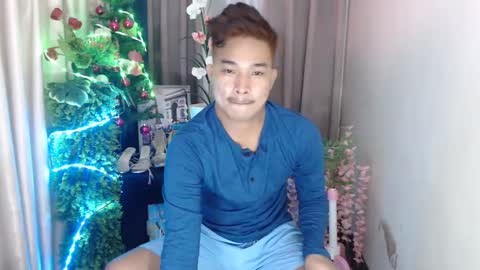 ur_hugechinito online show from December 2024 04:28:01 PM