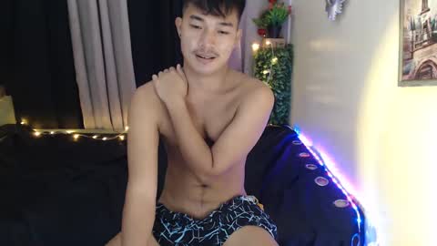 ur_hugechinito online show from March 2025 04:25:01 PM