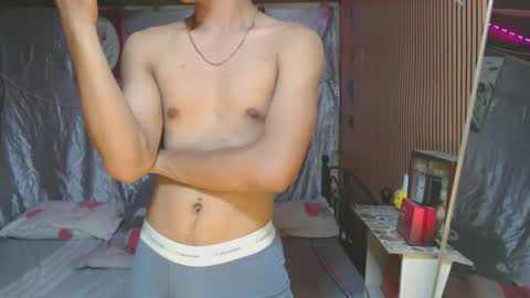 ur_shan21 online show from November 2025 05:24:02 PM