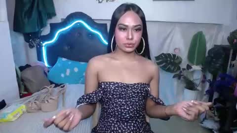 Snapshot of urasians_cummer chatting on January 2025 06:52:02 AM Pau online show from January 2025 06:52:02 AM