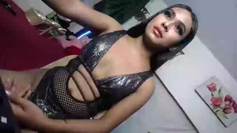 Snapshot of urasians_cummer chatting on January 2025 04:54:02 AM Pau online show from January 2025 04:54:02 AM