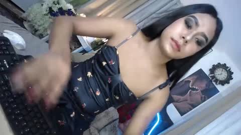 Snapshot of urasians_cummer chatting on February 2025 10:10:01 AM Pau online show from February 2025 10:10:01 AM