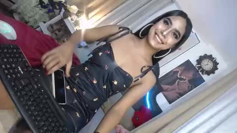 Snapshot of urasians_cummer chatting on February 2025 10:12:01 AM Pau online show from February 2025 10:12:01 AM