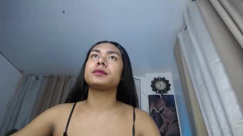 Snapshot of urasians_cummer chatting on February 2025 06:16:02 AM Pau online show from February 2025 06:16:02 AM