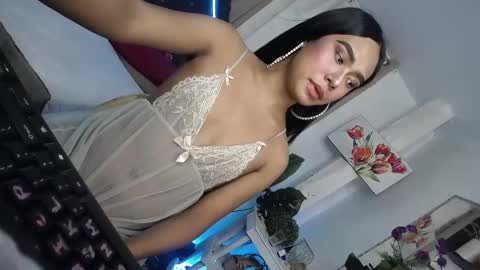 Snapshot of urasians_cummer chatting on March 2025 10:00:02 AM Pau online show from March 2025 10:00:02 AM