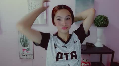 Snapshot of urblossom_princess chatting on May 2026 06:52:01 AM urblossom_princess online show from May 2026 06:52:01 AM