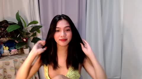 Snapshot of urdreamgirl_ chatting on January 2025 06:10:02 PM Trixie online show from January 2025 06:10:02 PM
