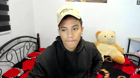 urfucker_vinz online show from April 2026 12:41:01 PM